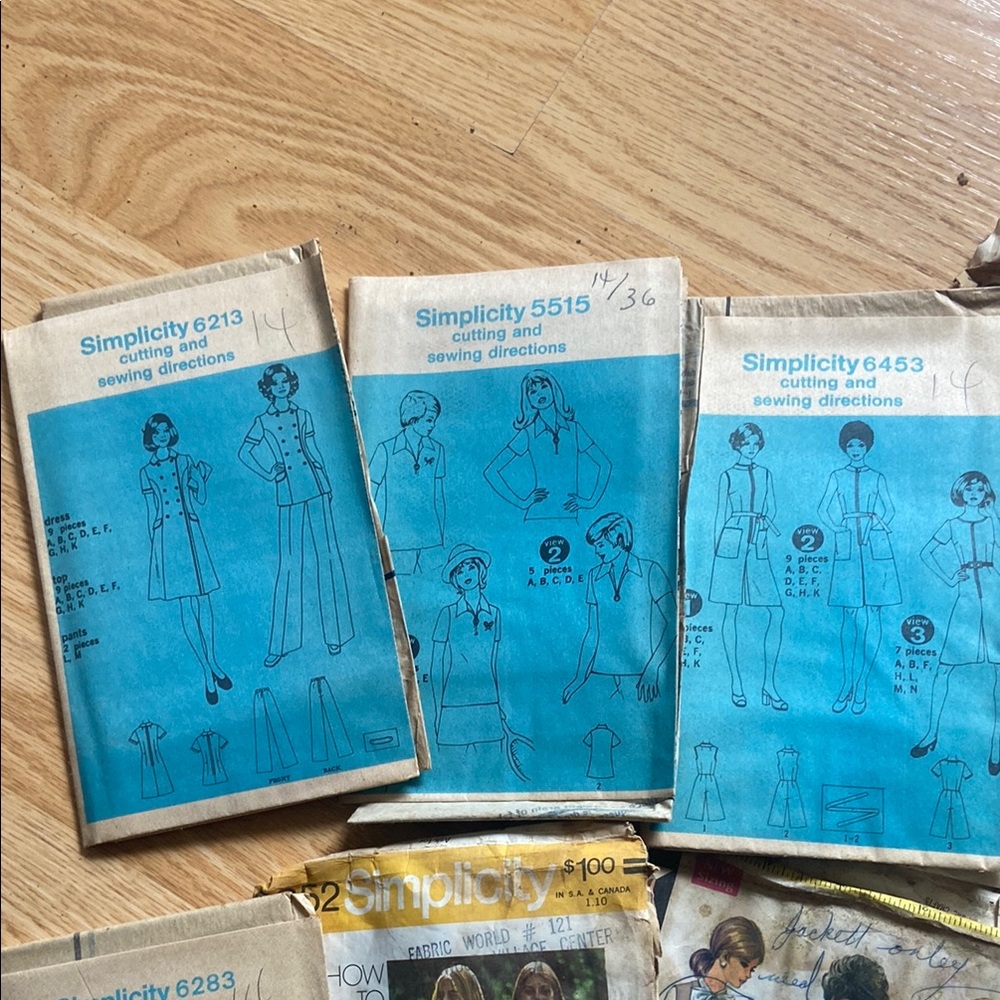 Simplicity Sewing Patterns Set - Picture 5 of 5